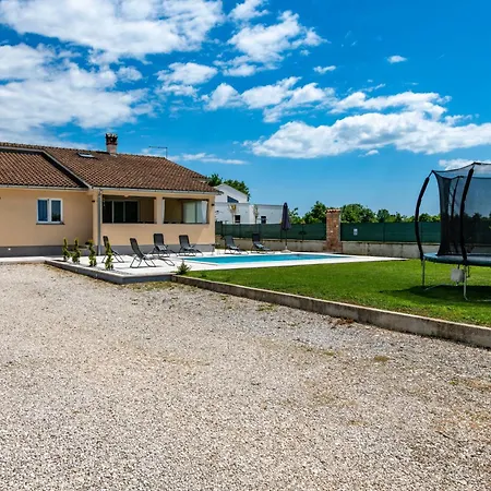 Holiday home Mia, Your Warm And Sunny Family Getaway