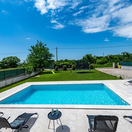 Mia, Your Warm And Sunny Family Getaway Nyaraló *