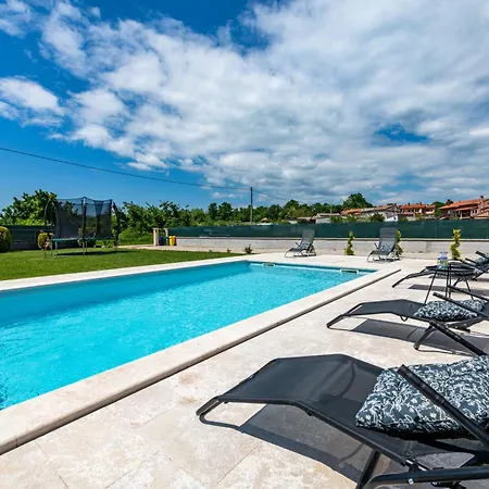 Holiday home Mia, Your Warm And Sunny Family Getaway Cere