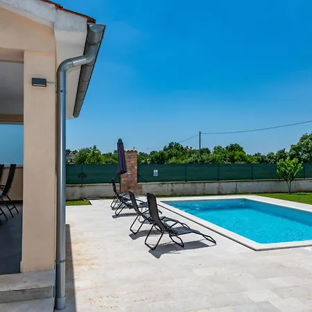 Holiday home Mia, Your Warm And Sunny Family Getaway Cere