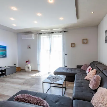 Nyaraló Mia, Your Warm And Sunny Family Getaway Cere